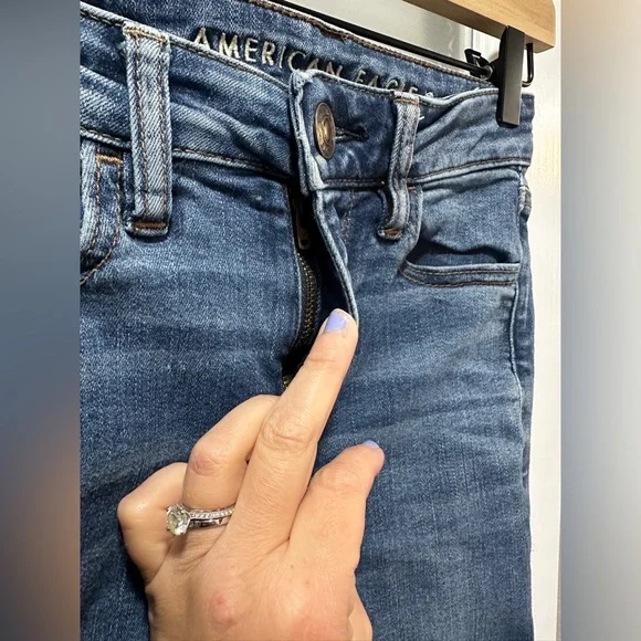 American Eagle Hi-Rise Distressed Jeggings - Picture 4 of 16